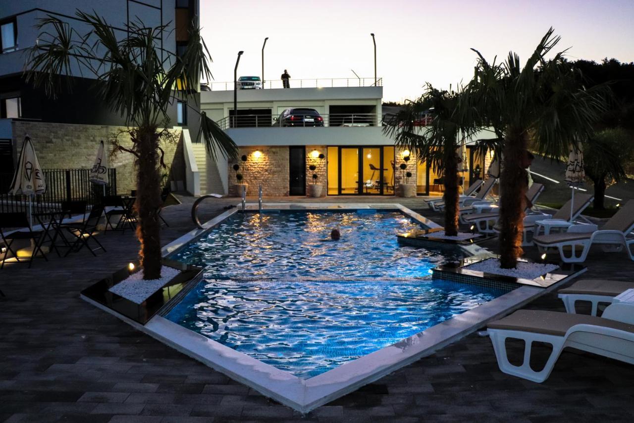 Eagles Apartments & Suites 울친 외부 사진