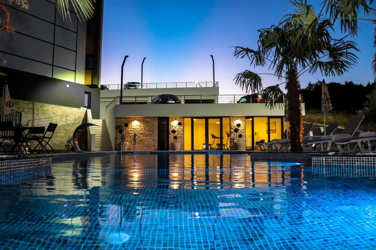 Eagles Apartments & Suites 울친 외부 사진